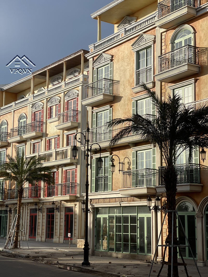 Một số Block shophouse mặt đường Amalfi đang được hoàn thiện mặt ngoài