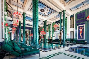 Kiến trúc hồ bơi của khác sạn Hotel de la Coupole là một kiệt tác
